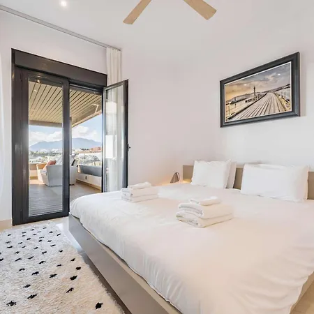 Hoyo19 10 Views Luxury Εστεπόνα